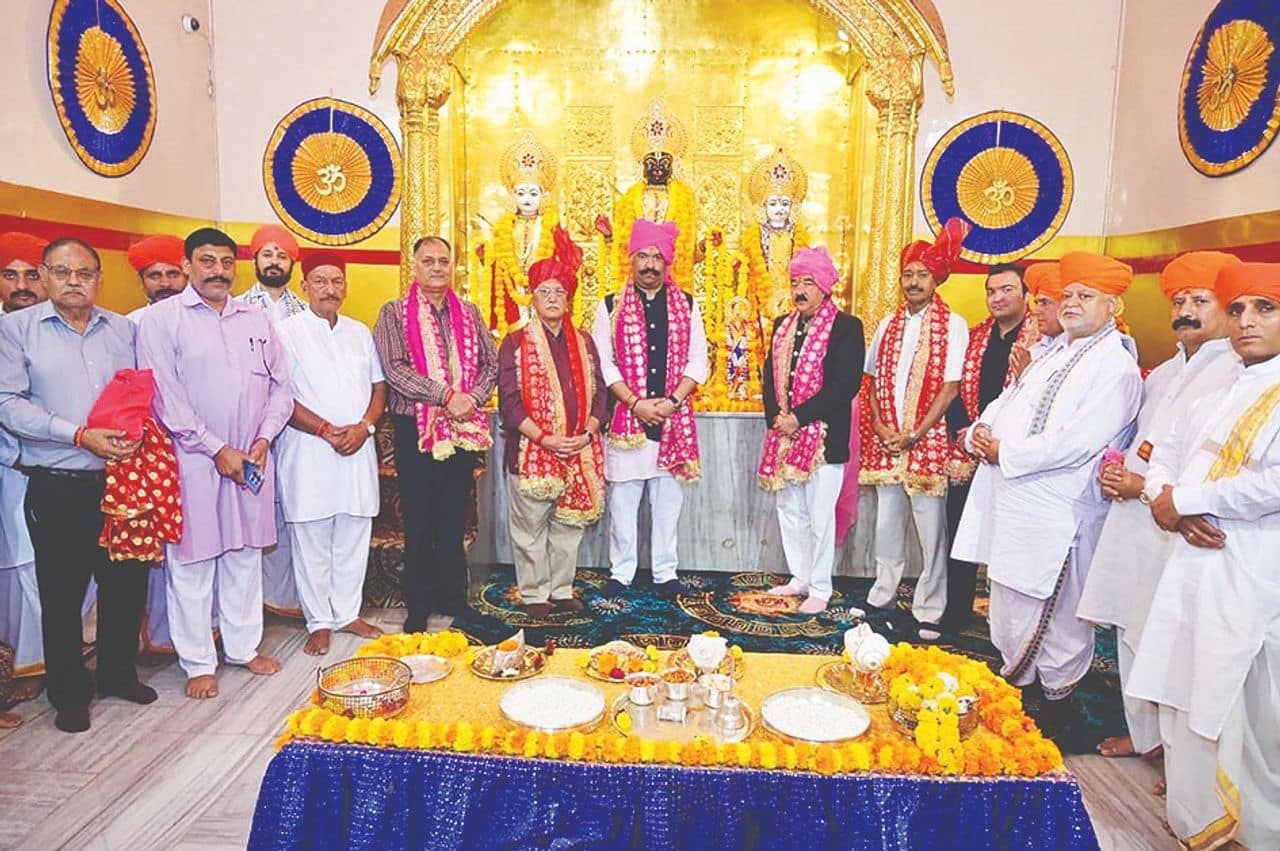 Ajatshatru, Ranvijay perform Dussehra, Shastra Puja at Raghunath temple, Amar Mahal Ajatshatru, Ranvijay perform Dussehra, Shastra Puja at Raghunath temple, Amar Mahal