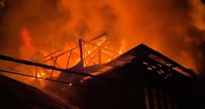 3 injured, over half a dozen houses damaged in Anantnag fire