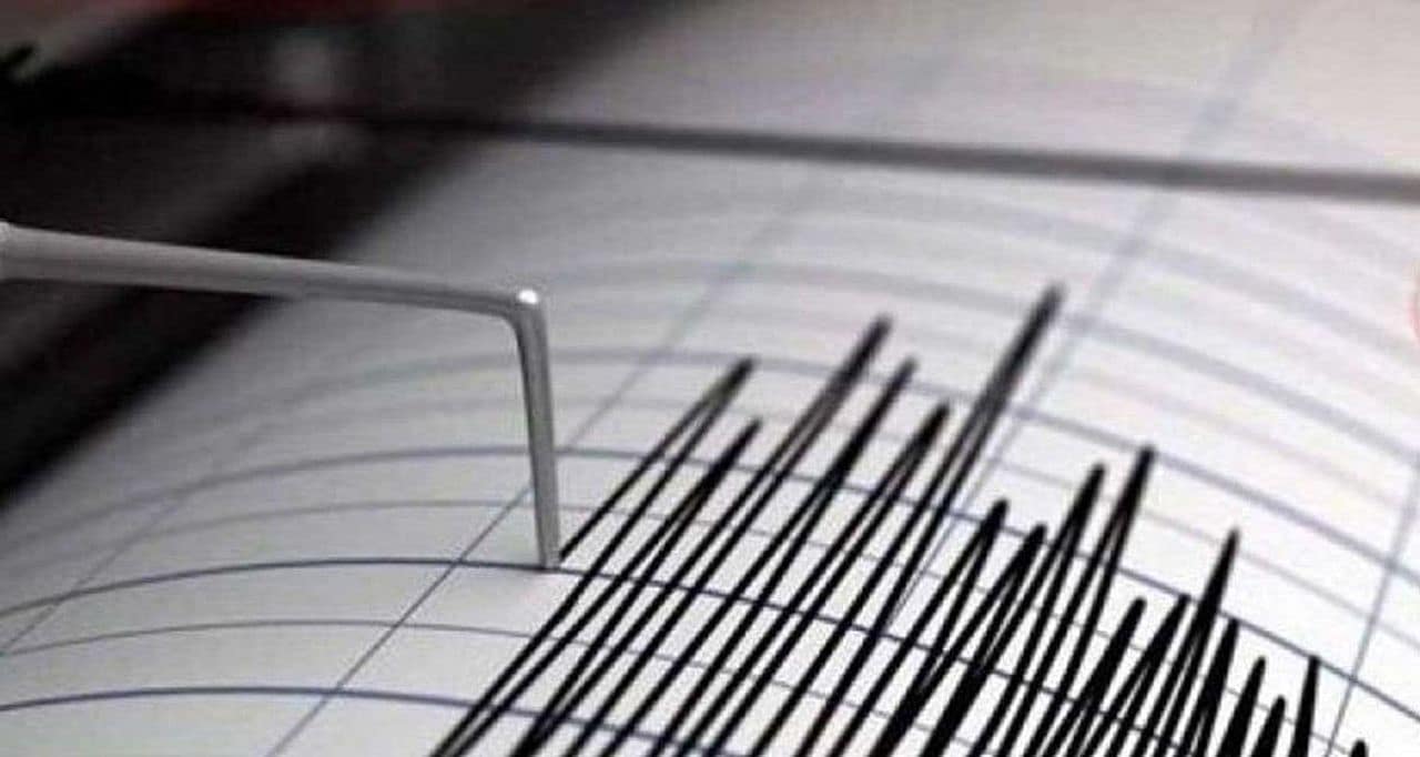 Unnerved Panamanians sleep in streets as aftershocks rattle quake-hit towns Unnerved Panamanians sleep in streets as aftershocks rattle quake-hit towns