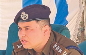 ‘Call me if you fall ill and have no one at home’: Kangan SDPO’s message wins hearts
