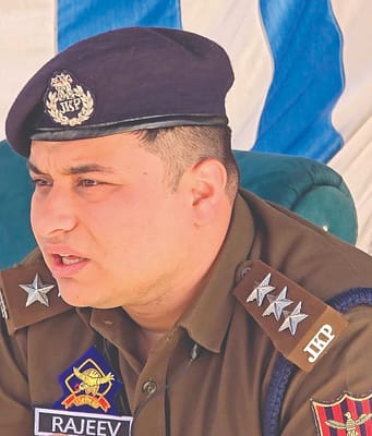 ‘Call me if you fall ill and have no one at home’: Kangan SDPO’s message wins hearts