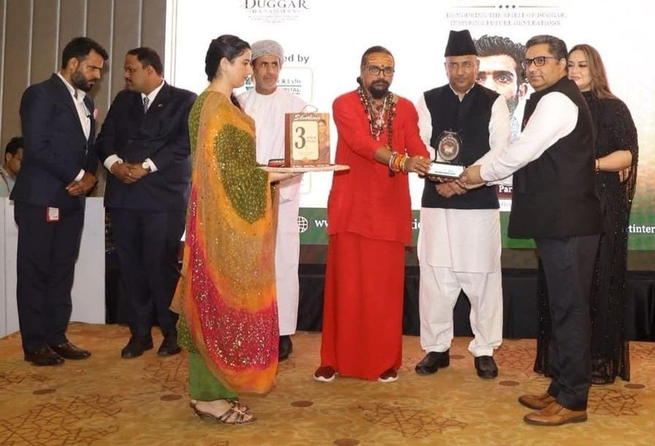 Dr Varinder Sharma honoured with GHRT award Dr Varinder Sharma honoured with GHRT award