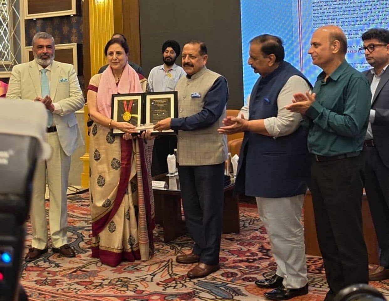 Dr Indu Kaul Khoda receives IMSA award Dr Indu Kaul Khoda receives IMSA award