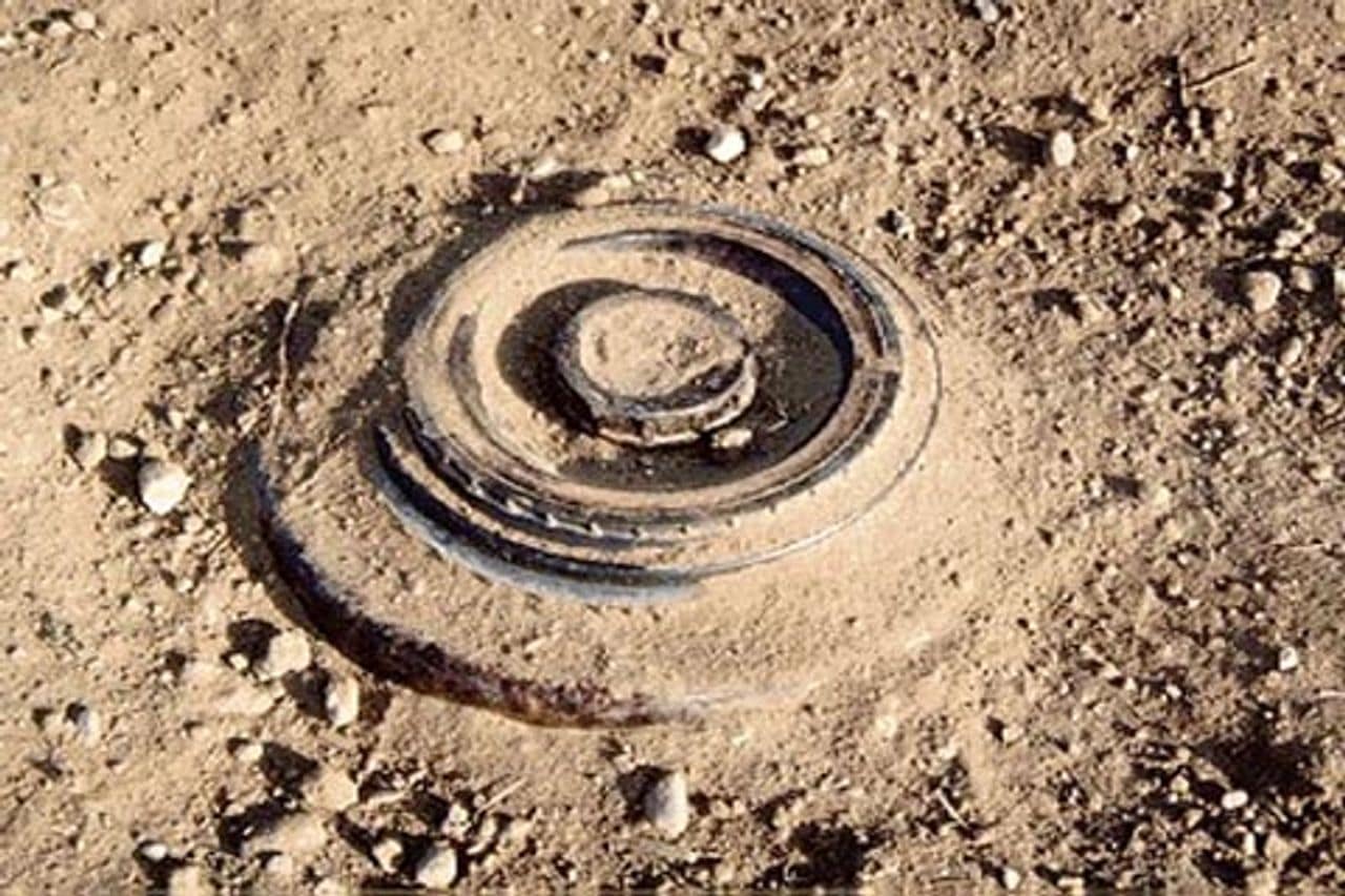 Army recovers landmine along LoC in J-K's Poonch Army recovers landmine along LoC in J-K's Poonch