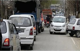 Narrow Shopian road to Kashmir’s largest industrial estate causes traffic jams