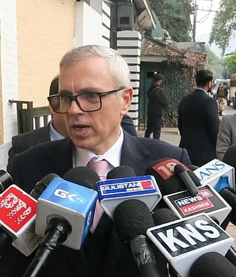Omar says cabinet reshuffle list finalised after consultations with Farooq Abdullah