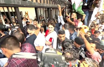 INDIA bloc protest march against CEC: Rahul, Priyanka in standoff with police at Akashvani Bhawan premises