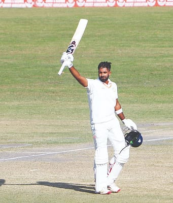 Vidarbha seize control, J&K collapse to 7/4