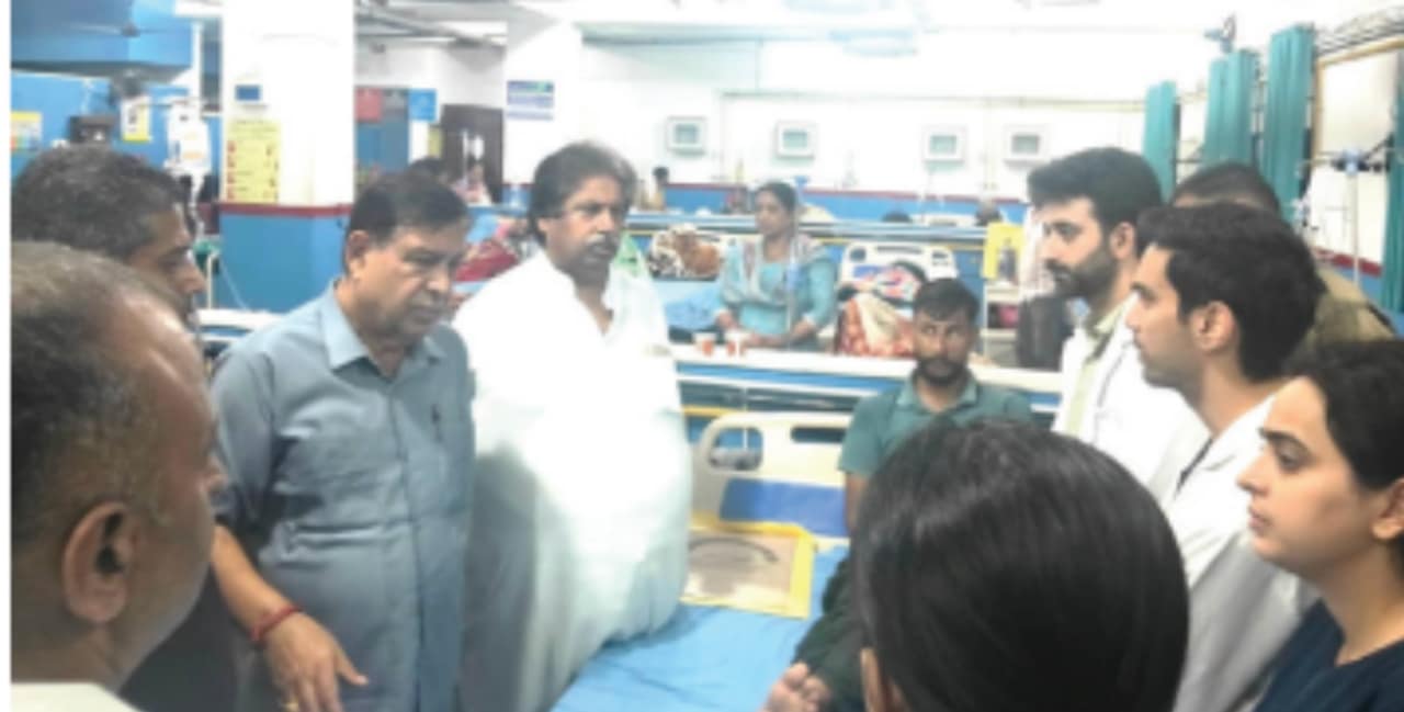 Bhalla, Ravinder visit Mogla accident injured in GMCH Jammu Bhalla, Ravinder visit Mogla accident injured in GMCH Jammu