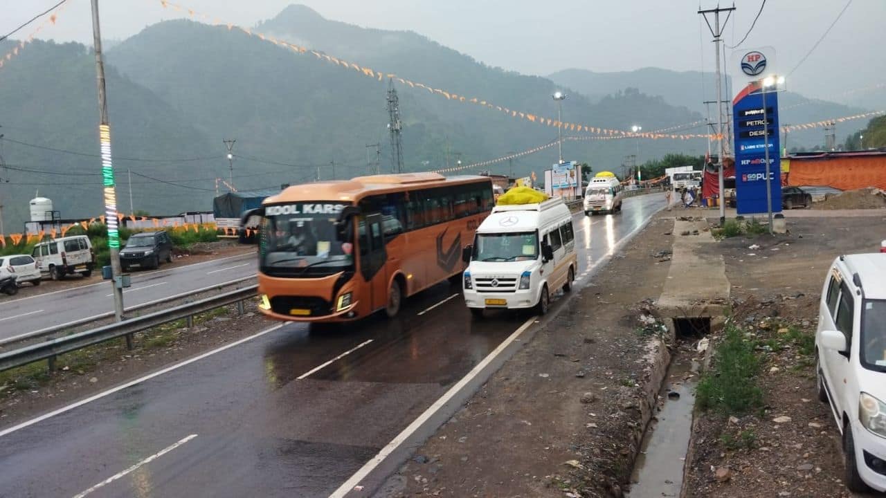 2,051 pilgrims leave Jammu in 22nd batch for Amarnath Yatra 2,051 pilgrims leave Jammu in 22nd batch for Amarnath Yatra