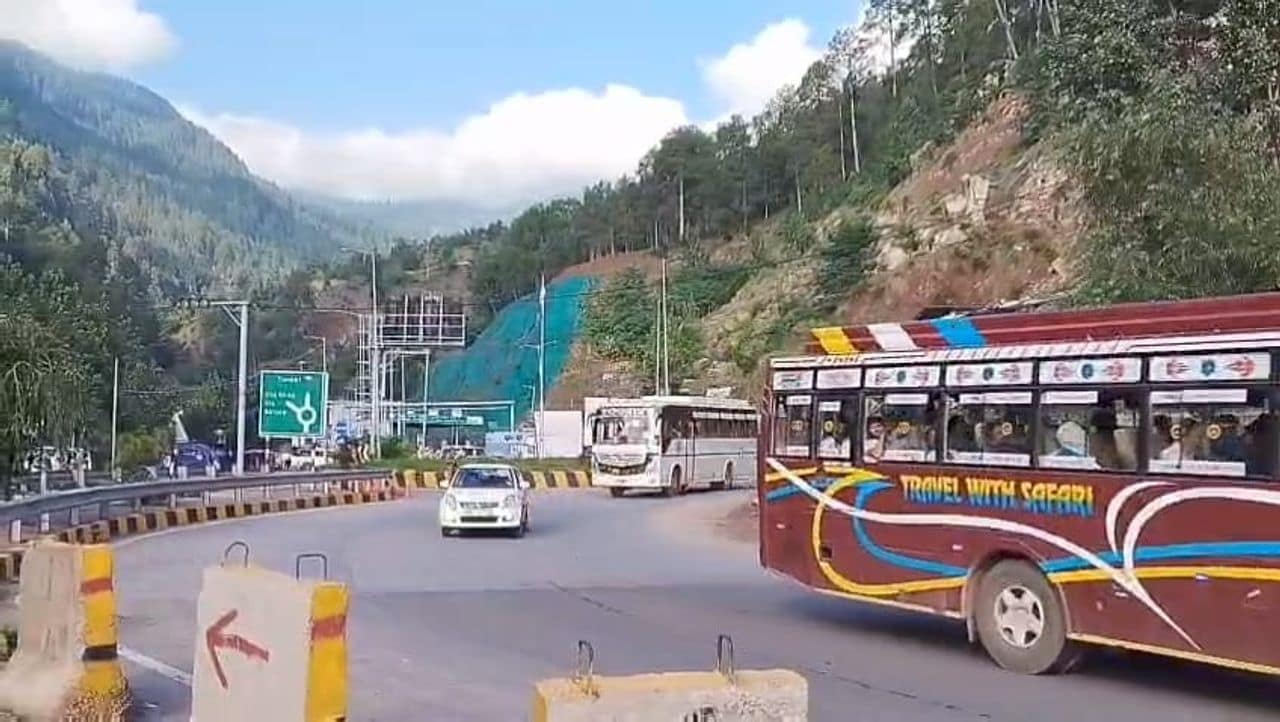 3,823 pilgrims leave Jammu for Baltal in 20th batch of Amarnath Yatra 3,823 pilgrims leave Jammu for Baltal in 20th batch of Amarnath Yatra