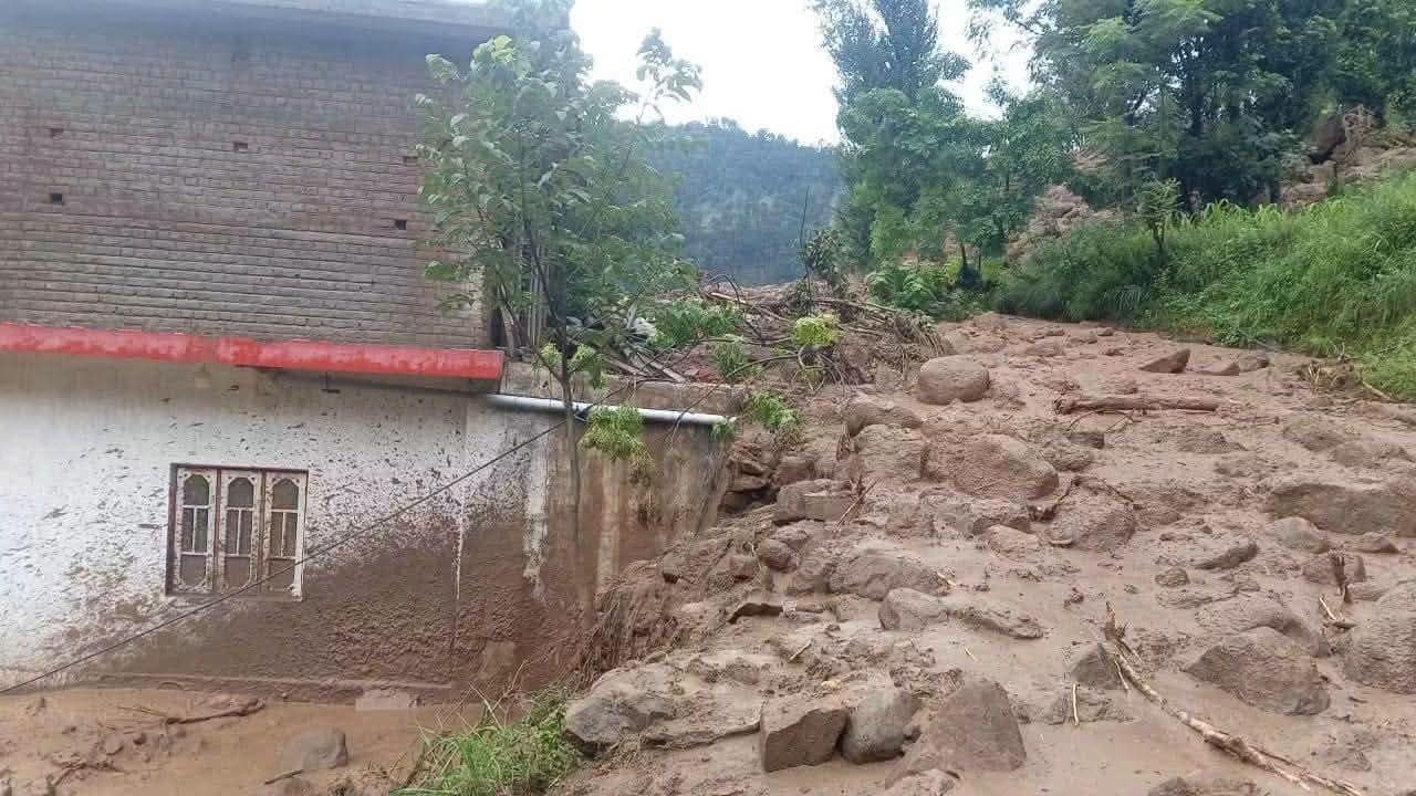 Flash-floods hit Udhampur village, families evacuated Flash-floods hit Udhampur village, families evacuated