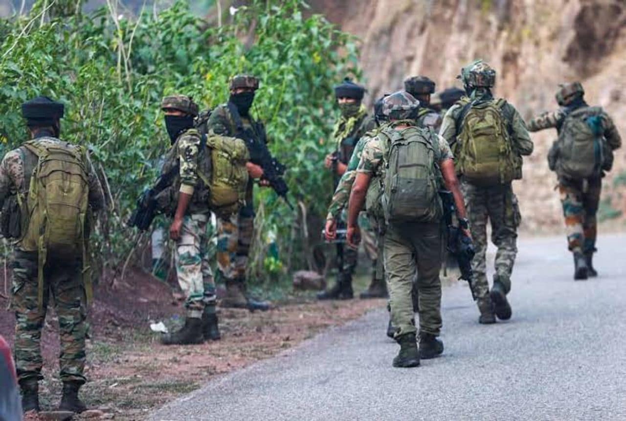 4 suspected terrorists spotted scaling Ramtund peak in J-K's Doda; search operation underway 4 suspected terrorists spotted scaling Ramtund peak in J-K's Doda; search operation underway