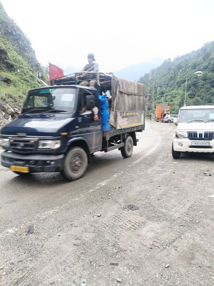 Amarnath Yatra resumes from Jammu after day's suspension; 3,886 pilgrims leave for Baltal Amarnath Yatra resumes from Jammu after day's suspension; 3,886 pilgrims leave for Baltal