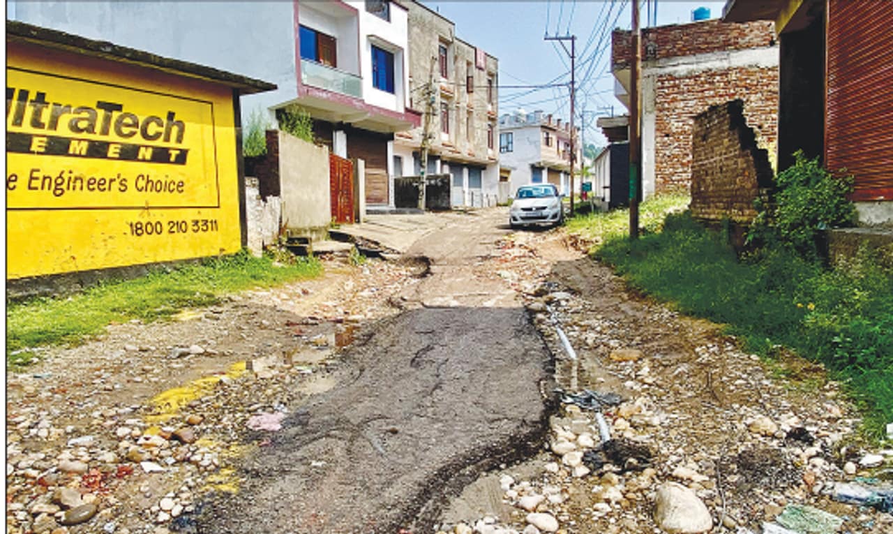 Dilapidated Sunjwan–Barmeni road leaves residents seeking urgent repairs Dilapidated Sunjwan–Barmeni road leaves residents seeking urgent repairs