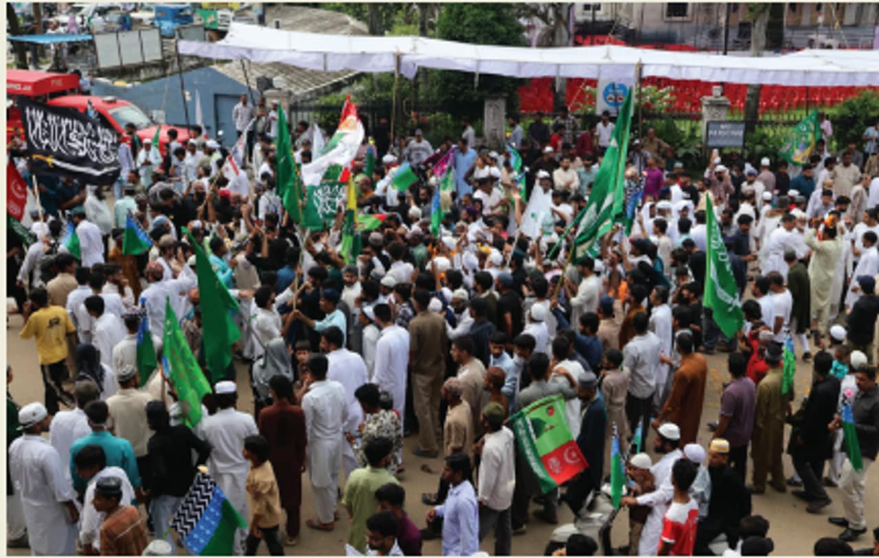Jammu celebrates Eid-e-Milad-un-Nabi (SAW) with religious fervour amid prayers, processions Jammu celebrates Eid-e-Milad-un-Nabi (SAW) with religious fervour amid prayers, processions