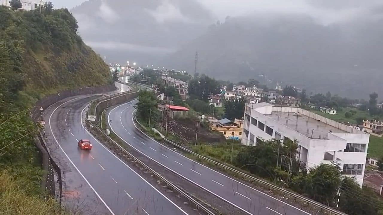 NH-44 remains closed; Amarnath Yatra suspended, schools shut in Ramban, Doda amid incessant rain NH-44 remains closed; Amarnath Yatra suspended, schools shut in Ramban, Doda amid incessant rain