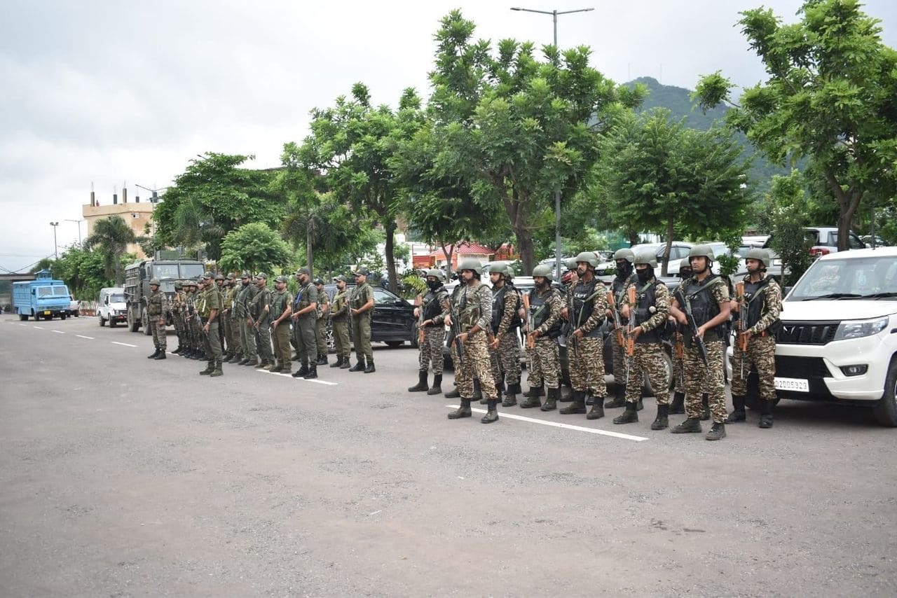 Joint anti-fidayeen mock drill conducted at base camp of Mata Vaishno Devi ahead of I-Day in Katra Joint anti-fidayeen mock drill conducted at base camp of Mata Vaishno Devi ahead of I-Day in Katra