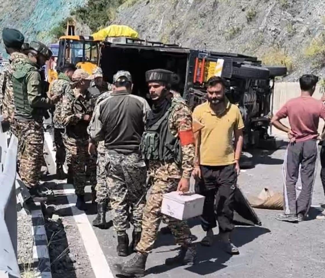 Five BSF personnel injured as truck turns turtle on NH-44 in Ramban Five BSF personnel injured as truck turns turtle on NH-44 in Ramban